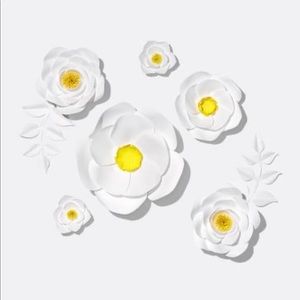 NWOT Draper James x Coterie Paper Flowers